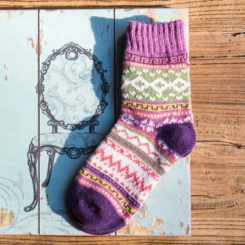 2019 naujausias mados ponios vilnos kojinės žiemos retro naujovė įgulos šiltos kojinės ponios įdomus juostelės rainbow modelis moterų kojinės